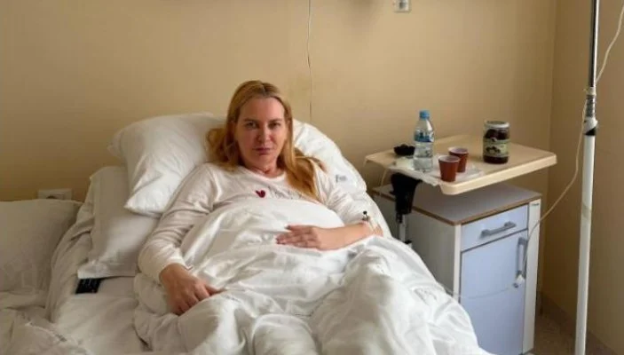 Mesila Doda shtrohet në spital, i nënshtrohet një ndërhyrjeje kirurgjikale në QSUT