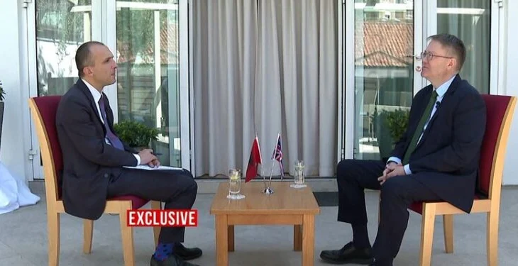 “Non grata” të reja nga Britania e Madhe? Ja si përgjigjet ambasadori britanik në Tiranë