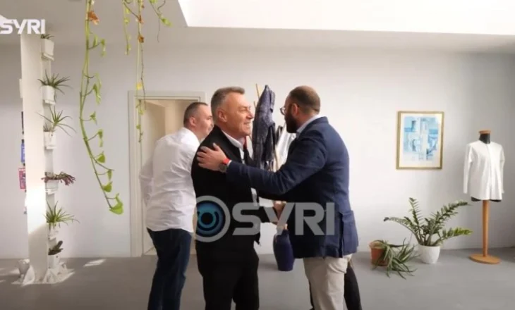 SYRI TV/ Bardhi me punonjësit fason në Fier: Refuzoni presionet për votën, në 12 vite iu zbrazën xhepat