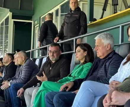 Të gjithë po vrapojnë pas futbollit, Superiorja tani ka tifozë “të veçantë” në tribuna