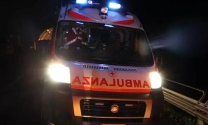 Tragjike/ 21-vjeçari sulmohet për vdekje me thikë pranë shtëpisë së tij