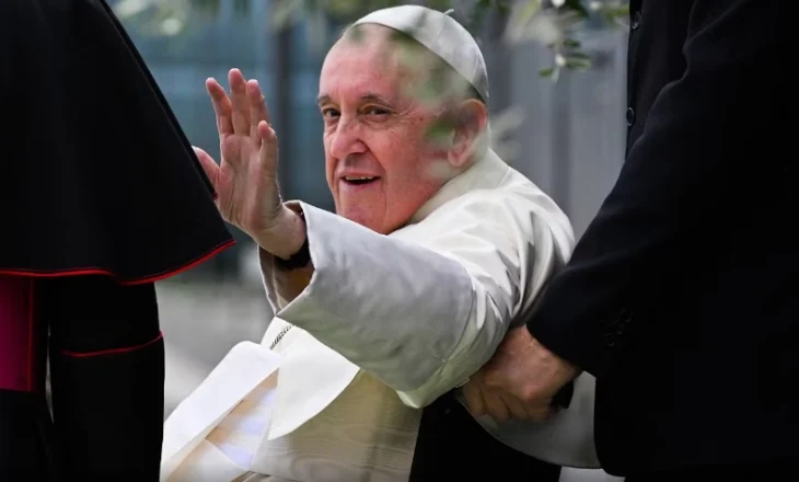 Vatikani përgatitet për konklavën papale pas vdekjes së Papa Françeskut