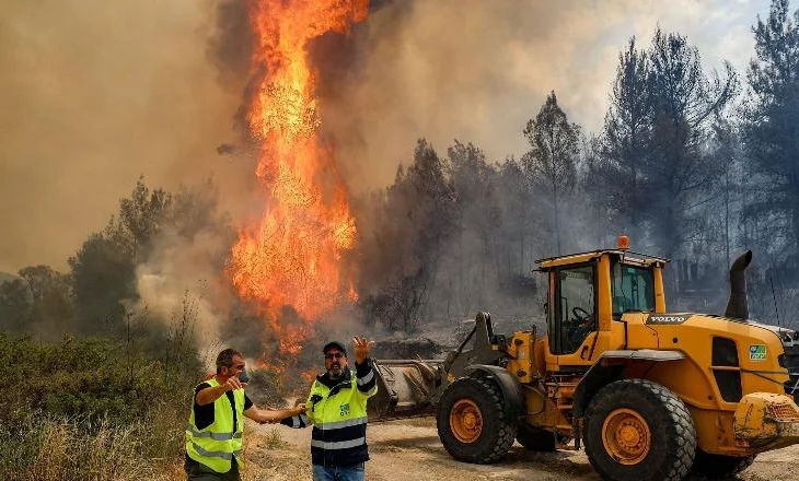 Zjarre masive në malet në perëndim të Jeruzalemit, Hamasi: Digjni gjithçka