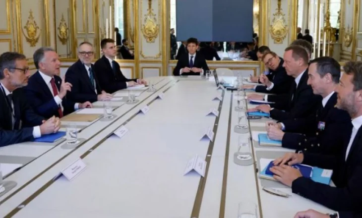 Zyrtarët amerikanë mbërrijnë në Paris, bisedime kritike me liderët evropianë mbi të ardhmen e Ukrainës