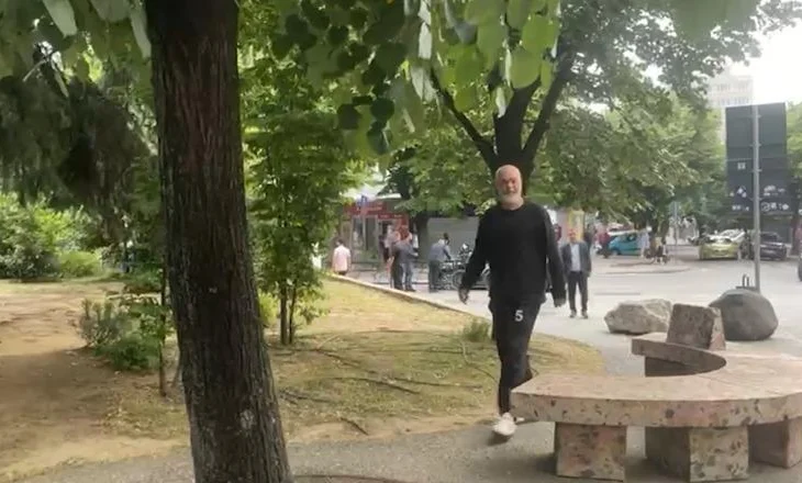 10 minuta para mbylljes së votimit, Rama mbërrin në selinë  e PS