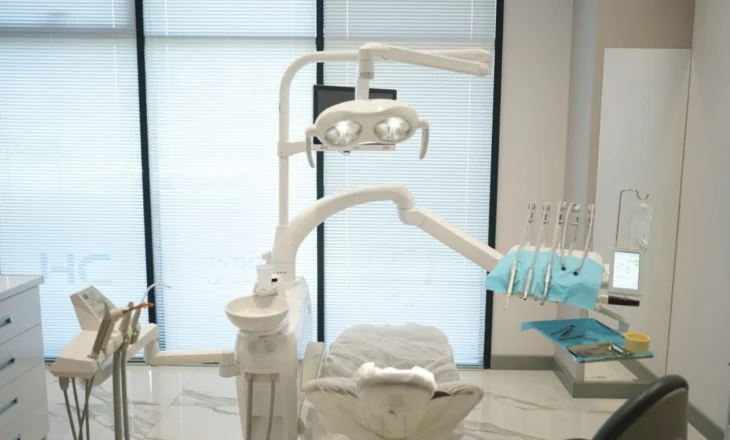 63-vjeçari ndërroi jetë pas ndërhyrjes, klinika Dental Helth: Kishte disa sëmundje shoqëruese, nuk i deklaroi