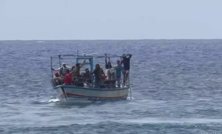 670 migrantë në Lampedusa brenda 10 orëve, shtohet presioni në qendrën e pritjes