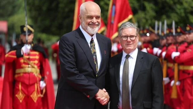 A do të hapë Britania kampe refugjatësh në Shqipëri? Ja si përgjigjet Rama: Ne i jemi besnik “martesës” me…