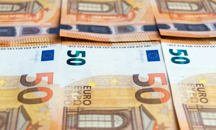 A mundet që euro të bëhet globale? – Me dollarin që “lëkundet”, politikëbërësit europianë kanë një mundësi të artë