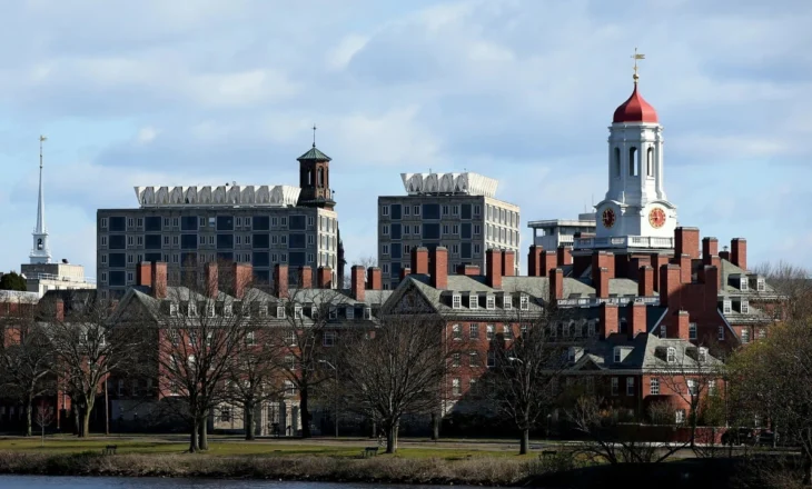 Administrata Trump gati të ndërpresë kontratat me Harvardin në vlerë 100 mln dollarë
