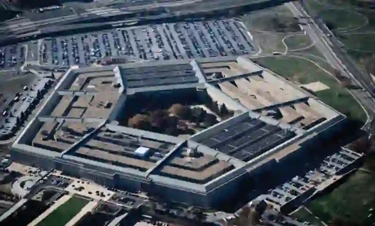 Administrata Trump vendos kufizime të reja për gazetarët në Pentagon