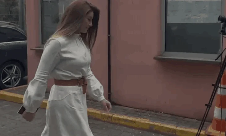 Ajola Xoxa kërkon rikthimin e 2 apartamenteve, bën rekurs në Gjykatën e Lartë