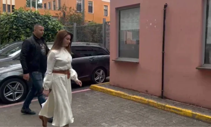 Ajola Xoxa në SPAK, zbaton masën ‘detyrim paraqitje’