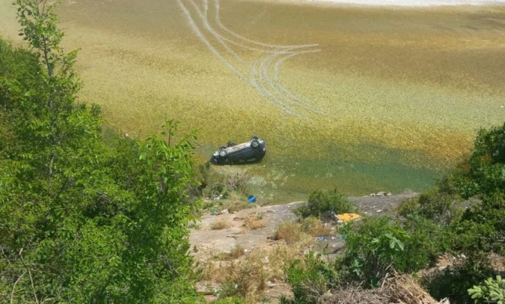 Aksident i frikshëm në Vlorë/ Makina bie në lumë, brenda 35 vjeçarja me dy fëmijët e saj (FOTO)