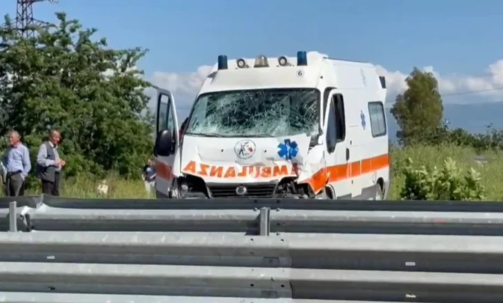 Aksident i rëndë në aksin Fier-Lushnjë, përplaset kamioni dhe ambulanca, katër të plagosur