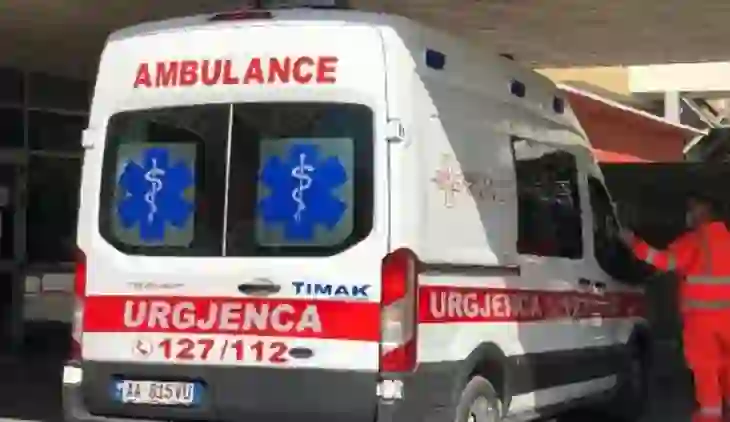 Aksident i rëndë në Laç! Automjeti përplas këmbësorin, 59-vjeçari ndërron jetë rrugës për në spital