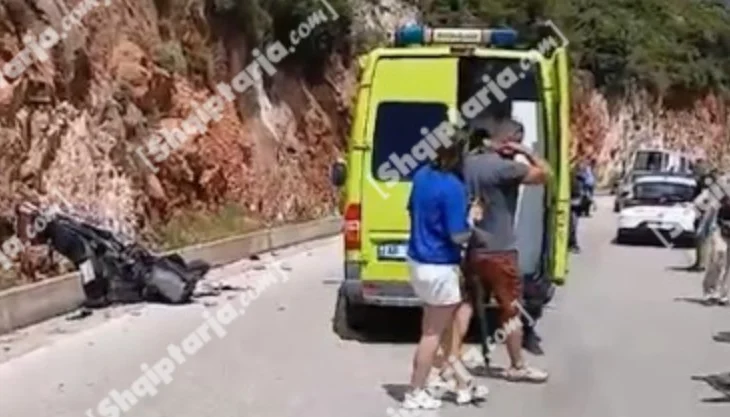 Aksident mes një automjeti dhe motorit, humb jetën një grua