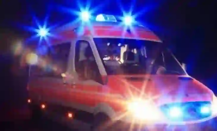 Aksident në aksin Laç-Patok, një nga drejtuesit transportohet me urgjencë në spital