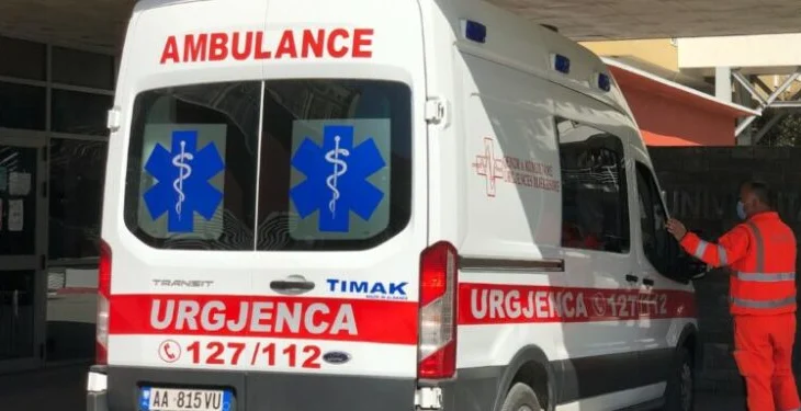 Aksident në autostradën Kukës-Milot/ Makina përplas këmbësorin, transportohet në gjendje të rëndë te “Trauma”