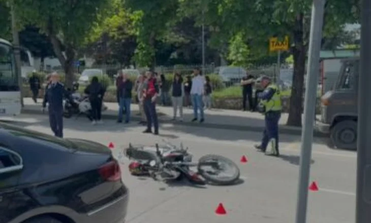 Aksident në Korçë/ Automjeti përplaset me motori, një person përfundon në spital