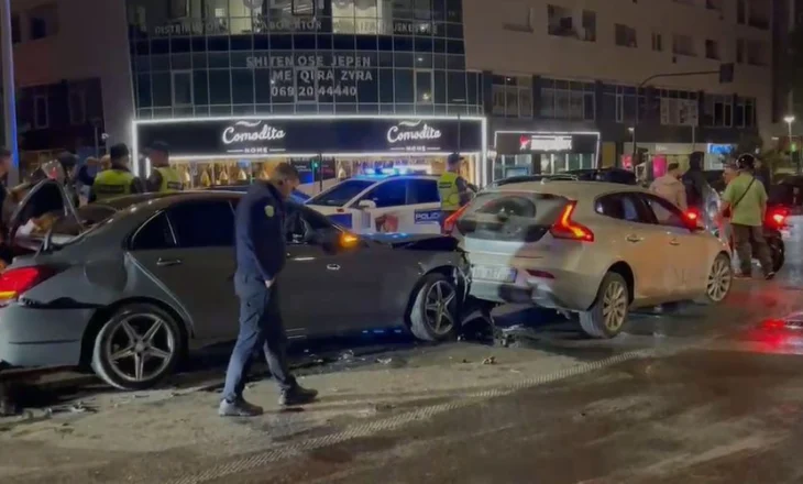Aksident te “Pallati me Shigjeta”, shoferët rrihen me leva me njëri-tjetrin, dyshohet për të shtëna