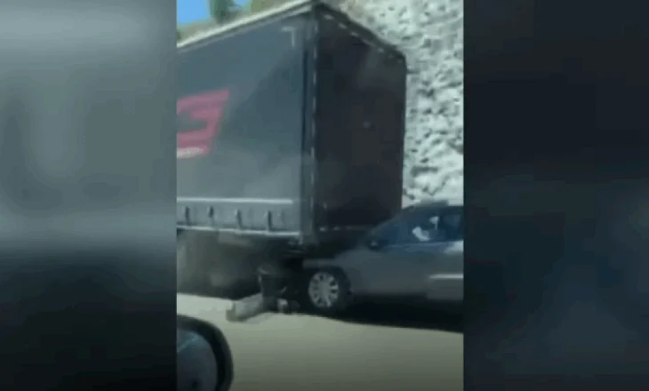 Aksidenti me vdekje në autostradën ‘Ibrahim Rugova’ në Kosovë, viktima nga Shqipëria