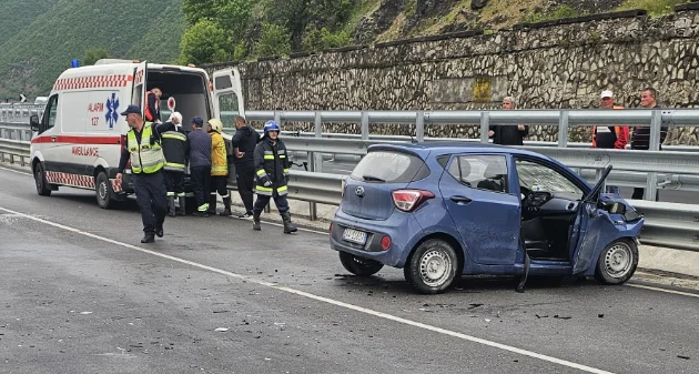 Aksidenti në aksin Elbasan-Librazhd/ Policia:Ka humbur jetën 68-vjeçari, 4 të tjerë…