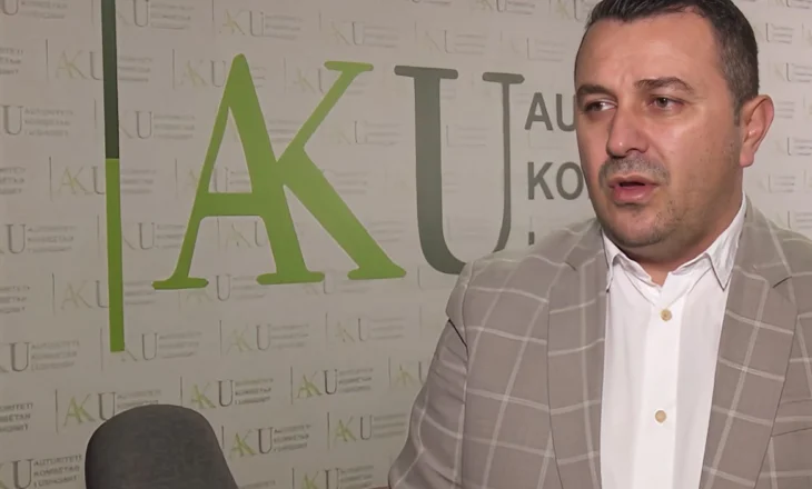 AKU zhytet thellë në skandal! Mbron helmuesit e fëmijëve dhe kërcënon mediat