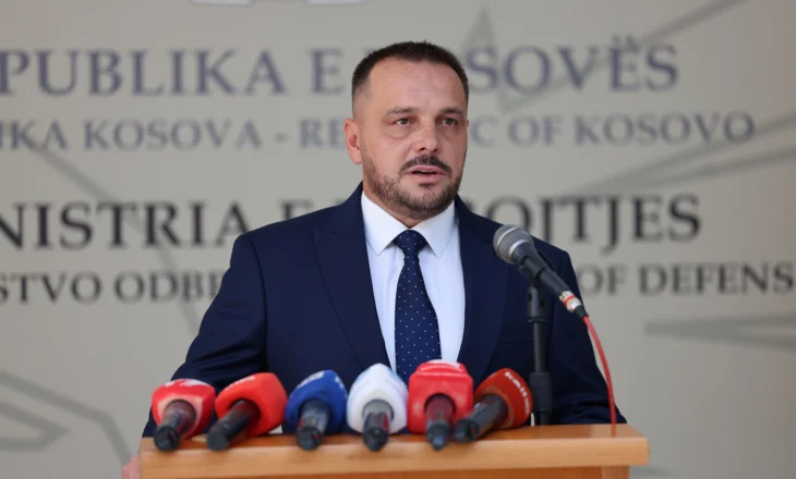 Alarmi nga Ministri i Mbrojtjes: 70% e ushtrisë serbe pranë Kosovës