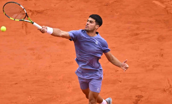 Alcaraz avancon në raundin e katërt të Roland Garros, triumfojnë edhe Sabalenka, Swiatek e Paolini