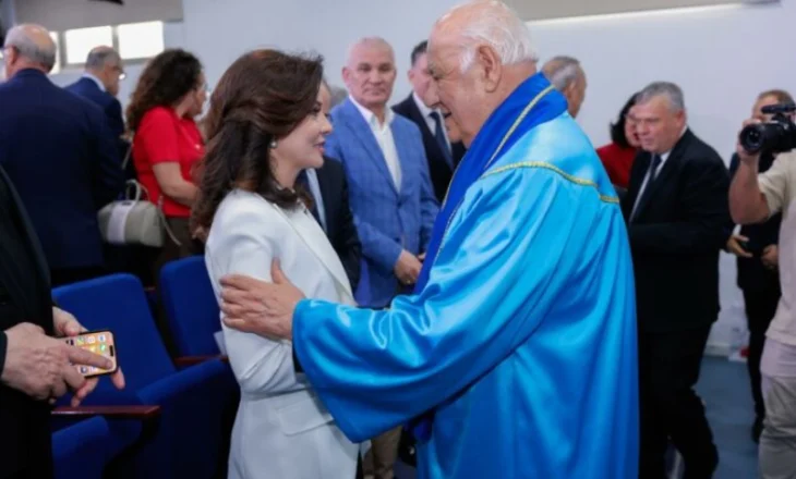 Alfred Moisiu mori titullin “Honoris Causa”, Spiropali: Ish-presidenti u përket të rrallëve që kemi fatin të kemi midis nesh