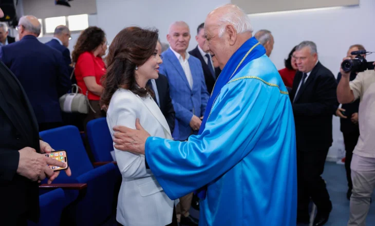 Alfred Moisiu nderohet me titullin Honoris Causa nga Universiteti Europian i Tiranës, Spiropali: Ish-Presidenti i përket të rrallëve!
