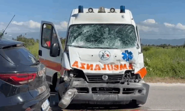 Ambulanca u bë “copash” në Fier, arrestohet shoferi, polici dhe pacienti ende në spital
