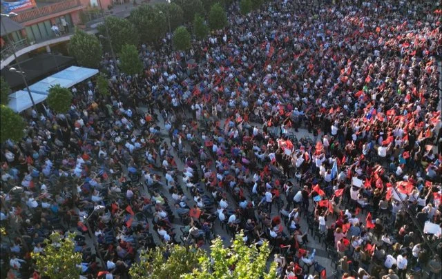 Analiza e BIRN: Ndikimi i ‘politikës së drejtorëve’ në zgjedhjet e 11 majit