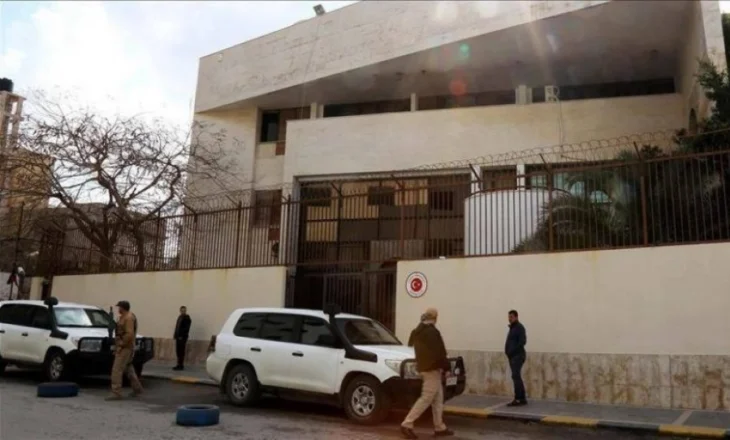 Ankaraja nis evakuimin e turqve të Libisë në Tripoli