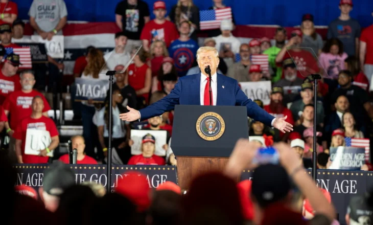 AP: Plane për paradë madhështore në ditëlindjen e Trump, 6,000 ushtarë dhe tanke në zemër të Uashingtonit