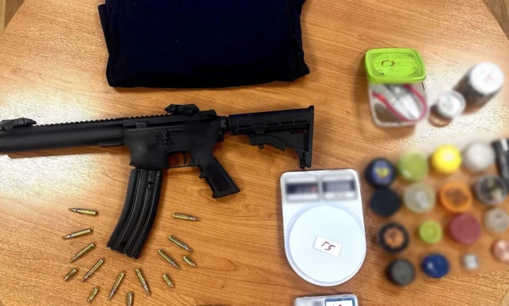 Armë, antiplumb dhe targa false, arrestohet një 32-vjeçar nga Saranda – EMRI