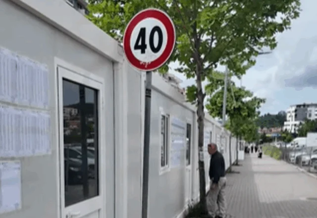 Asnjë shkollë për rreth 70 mijë banorë në Astir dhe Yzberishtit, qytetarët do të votojnë sësish në kontejnerë