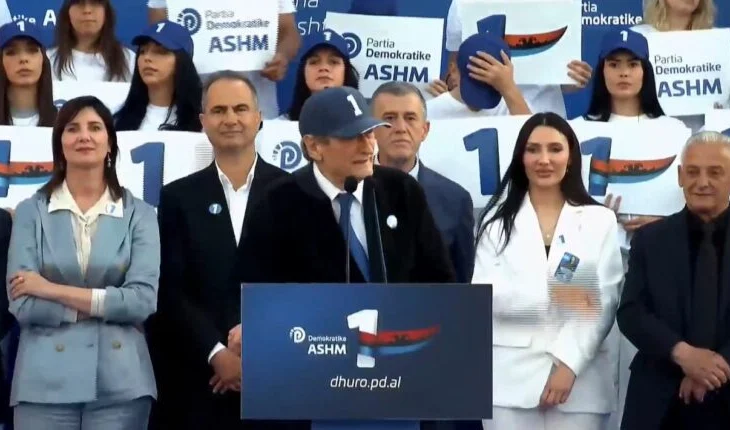 “Asnjë votë për maskat e Ramës”, Berisha godet Doshin dhe Shehajn në mitingun e Shkodrës: Tom pazari është skllav i..