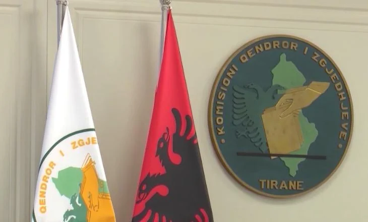 ‘Asnjë votues nuk ka marrë dy zarfa’, KQZ i përgjigjet PD-së: Mos publikoni të dhënat personale të punonjësve tanë