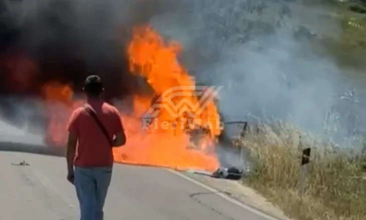 Automjet përfshihet nga flakët në kthesën e Marinzës, në aksin Fier–Roskovec