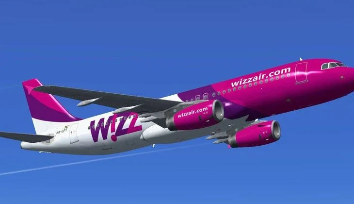 Avioni Londër-Tiranë bllokohet për 90 minuta! Mediat: Stafi i “Wizzair” akuzoi gabimisht pasagjerin për…
