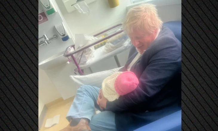 “Bandës i shtohet një anëtare e re”, ish-kryeministri Boris Johnson sërish baba, e shoqja publikon foton e ëmbël