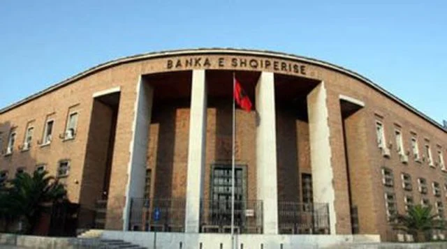 Banka e Shqipërisë ndërhyn për herë të parë, kufizon kreditë për shtëpi! Çfarë e shqetëson në këtë treg?