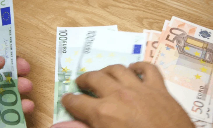 Banka e Shqipërisë vendos tavan për transaksionet cash