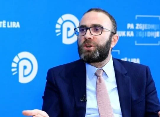 Bardhi justifikon humbjen e thellë në Fier: Kisha përballë një bandë ministrash dhe drejtorësh të korruptuar