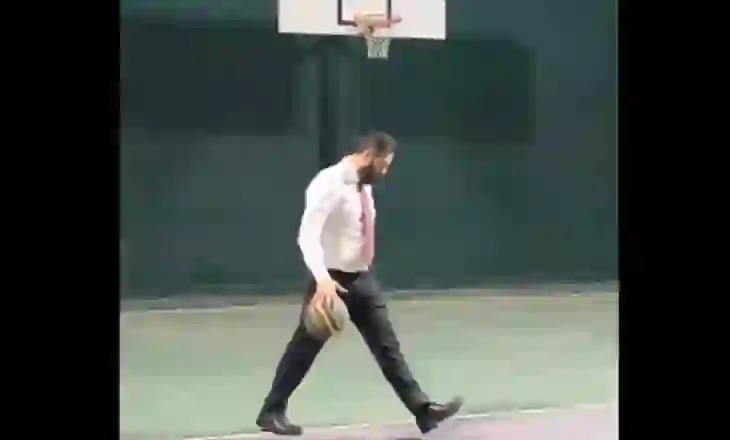 Basket nën kostum politik: shfaqet Edi Rama i Lindjes së Mesme