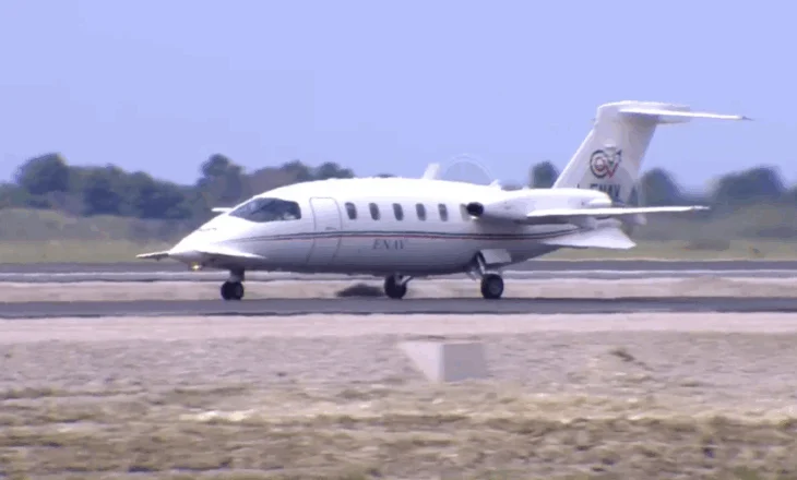Bëhet fluturimi certifikues në Aeroportin e Vlorës, Rama: Në Kukës, kompania “Air Kosova”