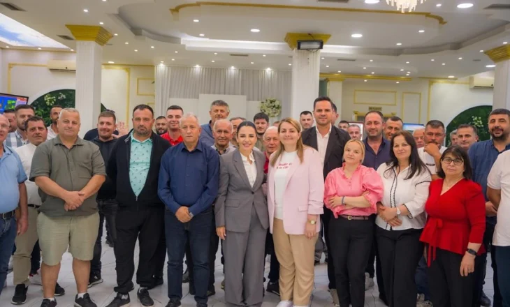Belinda Balluku edhe pas zgjedhjeve takon qytetarët e Fierit