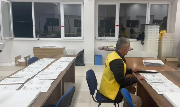 Berat/ Numërohen 110 nga 275 kuti, vijon të kryesojë PS-ja